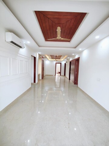 Room in 3 BHK Builder Floor at Ansal Plaza Sector-23, Sector 23 – for Rent