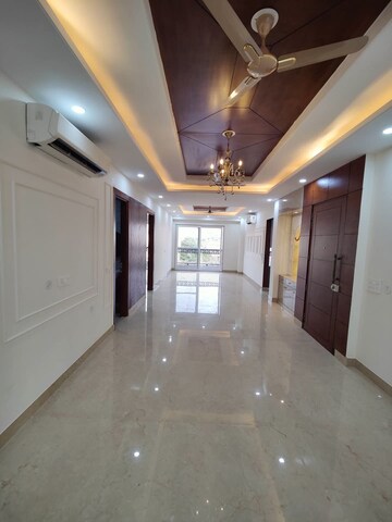 Building Lobby in 3 BHK Builder Floor at Ansal Plaza Sector-23, Sector 23 – for Rent