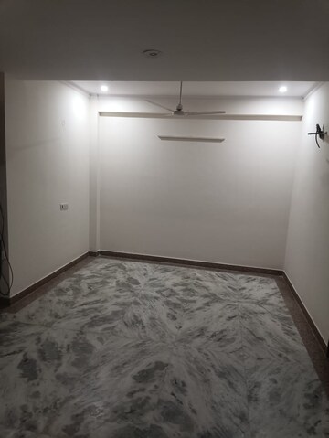 Room in 2.5 BHK Apartment at Orchid Island, Sector 51 – for Sale