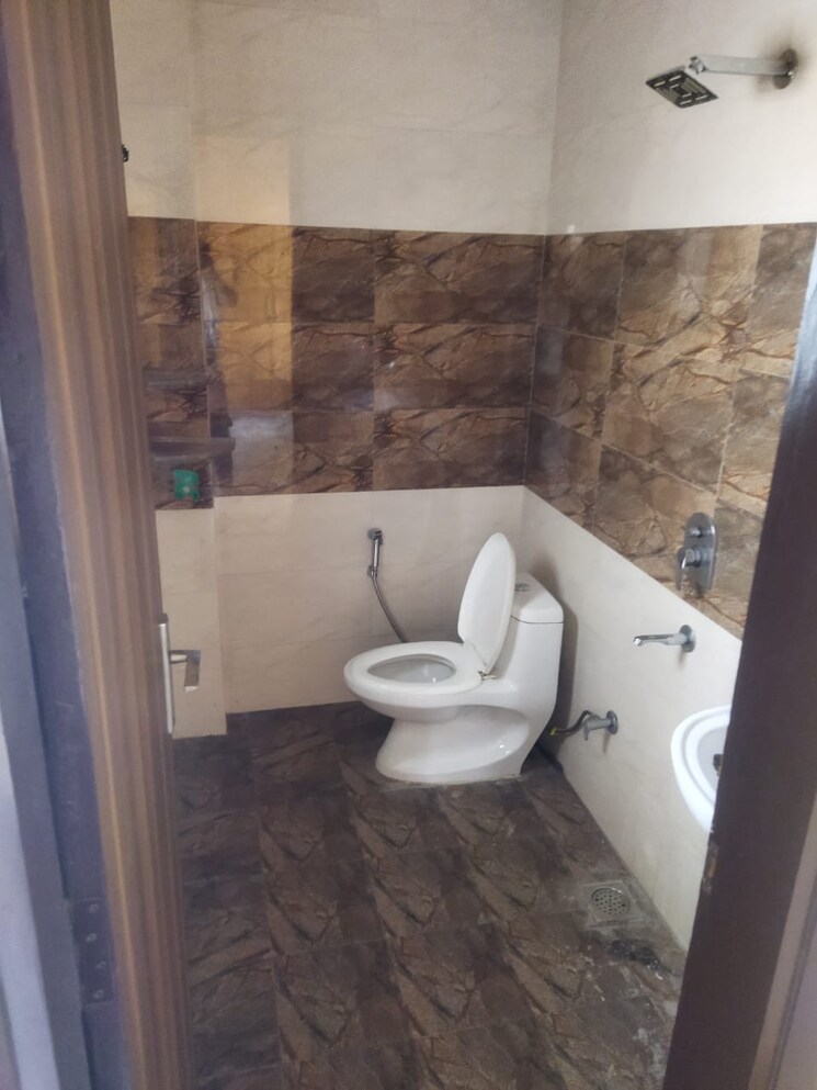 Attached Bathroom, orchid-island 2.5 Bedroom 215 Sq.Yd. Apartment In Sector 51 Gurgaon 7927550