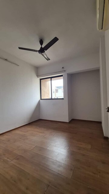 Room in 1 BHK Apartment at Lodha Lakeshore Greens, Dombivli East – for Rent
