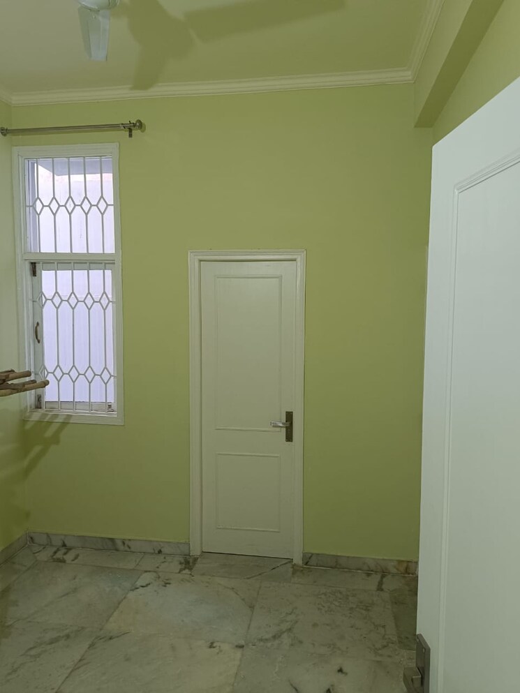 Room, ardee-city 3.5 Bedroom 265 Sq.Ft. Builder Floor In Sector 52 Gurgaon 7927558