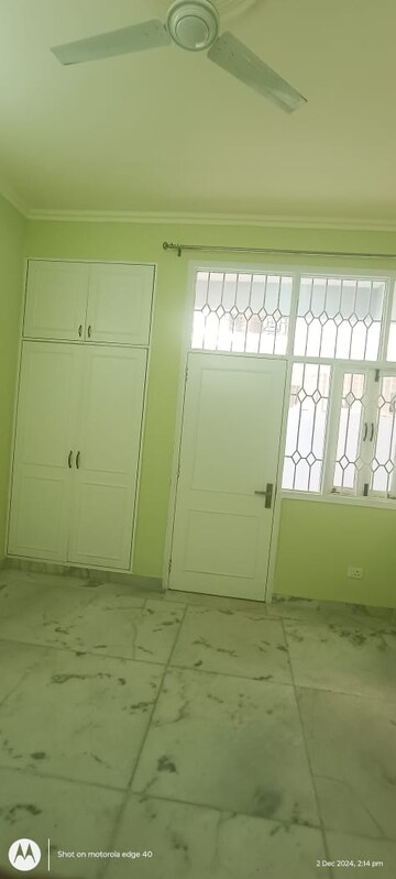 Bathroom in 3.5 BHK Builder Floor at Ardee City, Sector 52 – for Sale