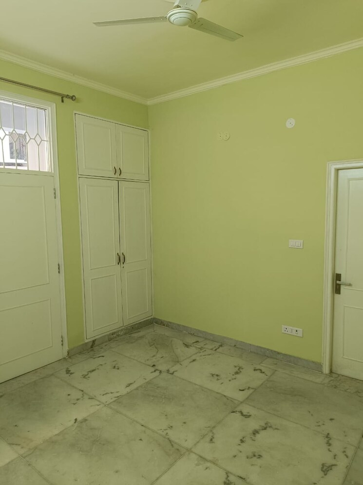 Room, ardee-city 3.5 Bedroom 265 Sq.Ft. Builder Floor In Sector 52 Gurgaon 7927558