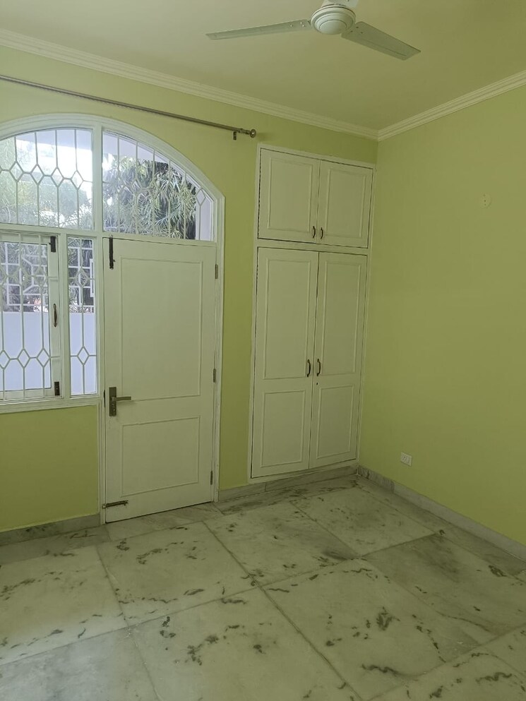 Room, ardee-city 3.5 Bedroom 265 Sq.Ft. Builder Floor In Sector 52 Gurgaon 7927558