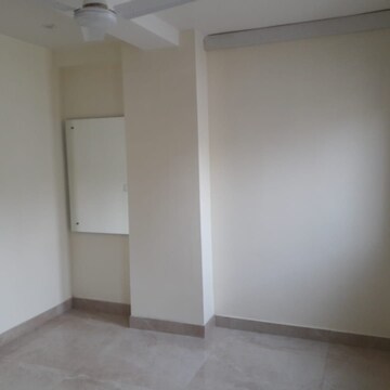Room in 4 BHK Builder Floor at Ardee City, Sector 52 – for Rent