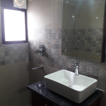 Bathroom in 4 BHK Builder Floor at Ardee City, Sector 52 – for Rent