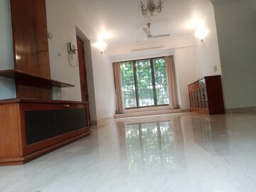 Room in 3 BHK Apartment at Raheja Grande, Bandra West – for Rent