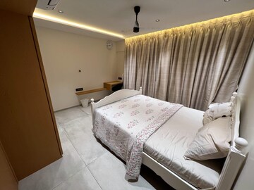 Bedroom in 2 BHK Apartment at Mehr Apartment, Khar West – for Rent