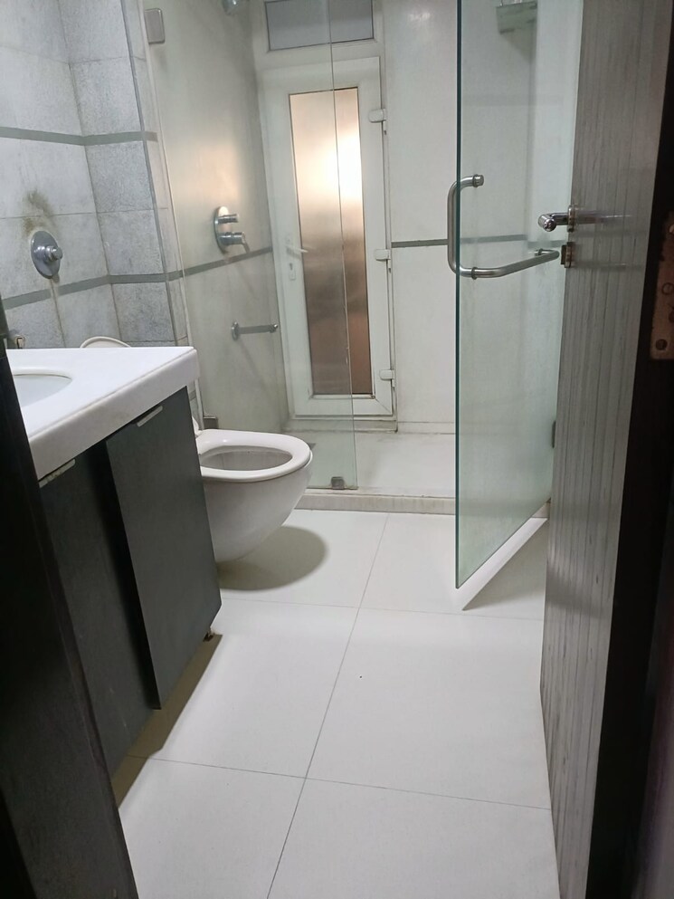 Bathroom, vaswani-belvedere 3 Bedroom 1500 Sq.Ft. Apartment In Bandra West Mumbai 7927589