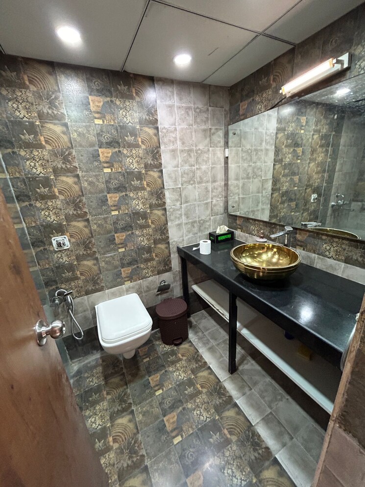 Attached Bathroom, viraj-towers 3 Bedroom 2000 Sq.Ft. Apartment In Bandra West Mumbai 7927600