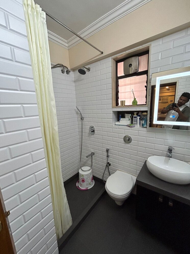 Bathroom, heera-apartments 3 Bedroom 1300 Sq.Ft. Apartment In Khar West Mumbai 7927620