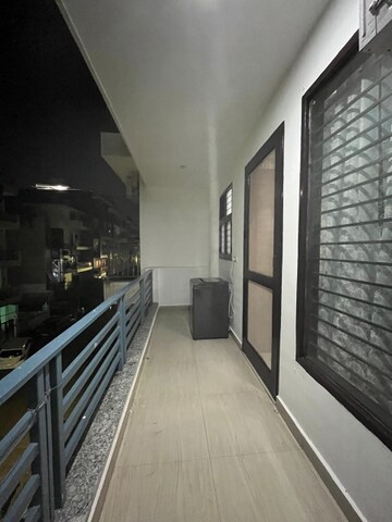 Balcony in 2 BHK Builder Floor at Sector 43 – for Rent