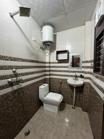 Bathroom in 2 BHK Builder Floor at Sector 43 – for Rent