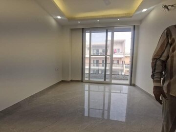 Room in 3 BHK Builder Floor at Sector 15 ii – for Rent
