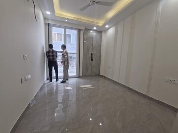 Room in 3 BHK Builder Floor at Sector 15 ii – for Rent