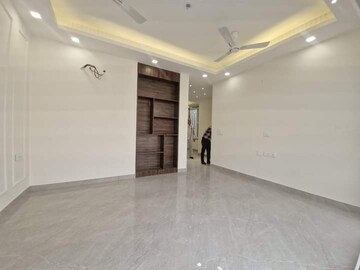 Room in 3 BHK Builder Floor at Sector 15 ii – for Rent