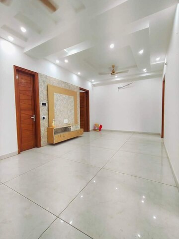 Room in 3 BHK Builder Floor at Sector 15 ii – for Rent