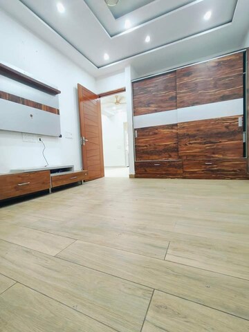 Room in 3 BHK Builder Floor at Sector 15 ii – for Rent