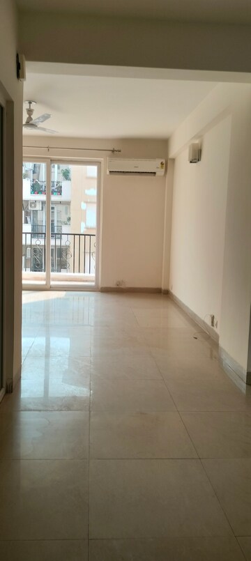 Room in 4 BHK Apartment at Emaar Emerald Floors Premier, Sector 65 – for Rent