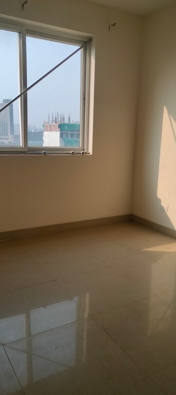 Room in 4 BHK Apartment at Emaar Emerald Floors Premier, Sector 65 – for Rent