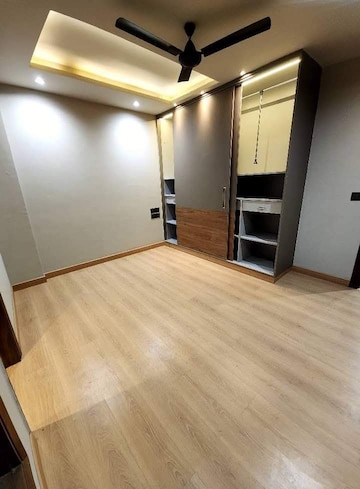 Room in 4 BHK Apartment at Emaar MGF Emerald Hills, Sector 65 – for Rent