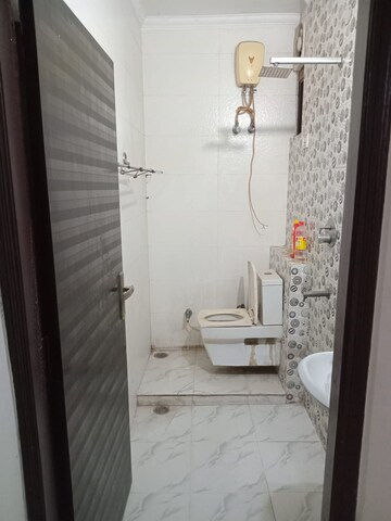 Bathroom in 2.5 BHK Builder Floor at Uttam Nagar West – for Rent
