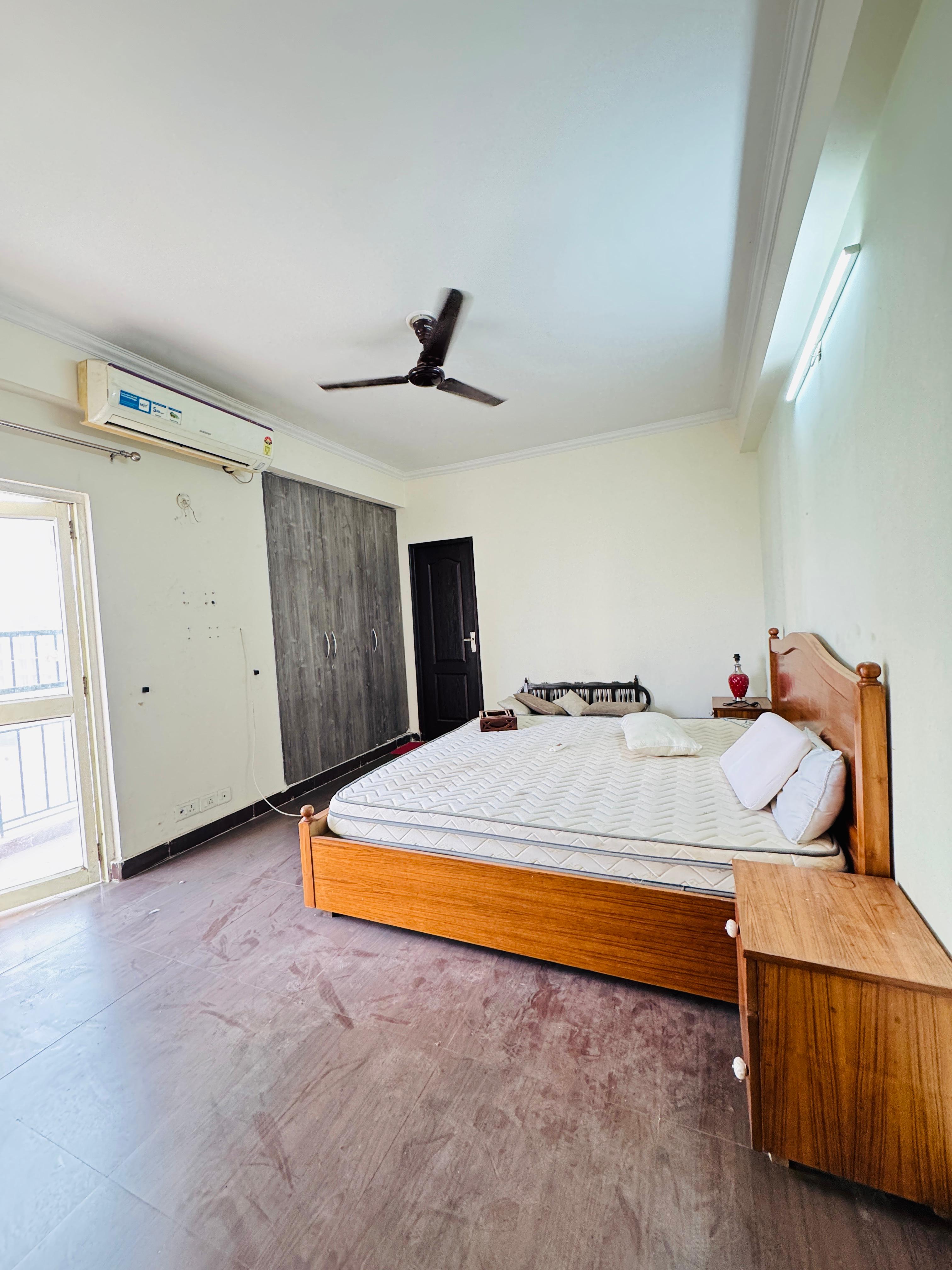 3 BHK + Pooja Room 811 Sq.Ft. Apartment in Gaur City 2 - 12th Avenue