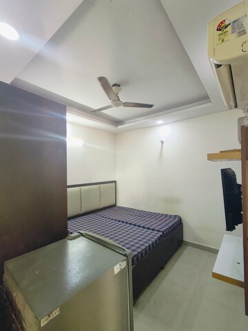 Bedroom in 1 RK Builder Floor at Ansal Sushant Lok I, Sector 43 – for Rent