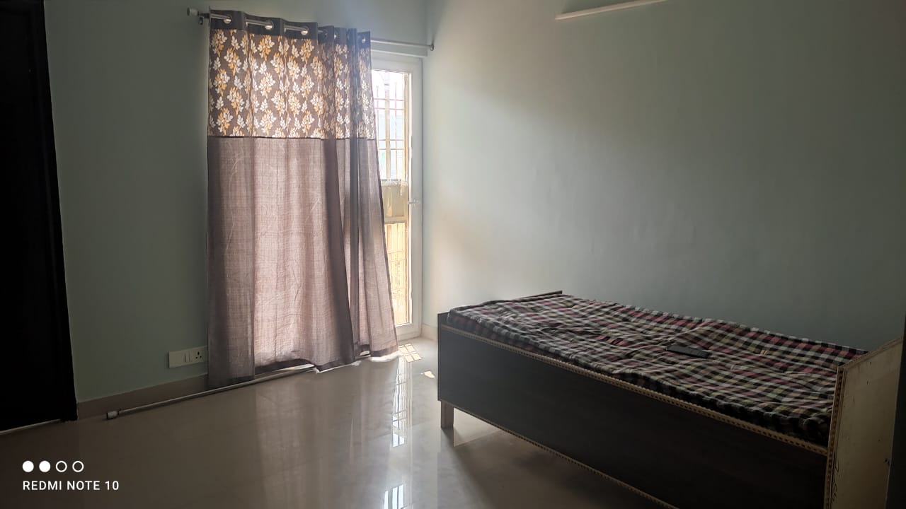 3 BHK + Servant Room Apartment For Sale in Gardenia Glamour