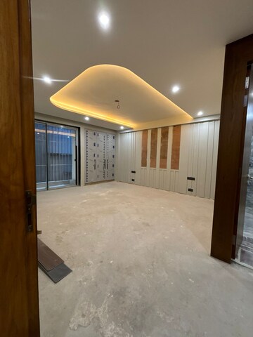 Room in 3 BHK Apartment at Amrapali Leisure Park, Amrapali Leisure Valley – for Sale