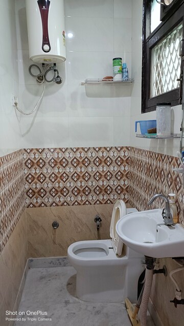 Bathroom in 3 BHK Builder Floor at Ashoka Enclave Faridabad, Sector 34 – for Sale
