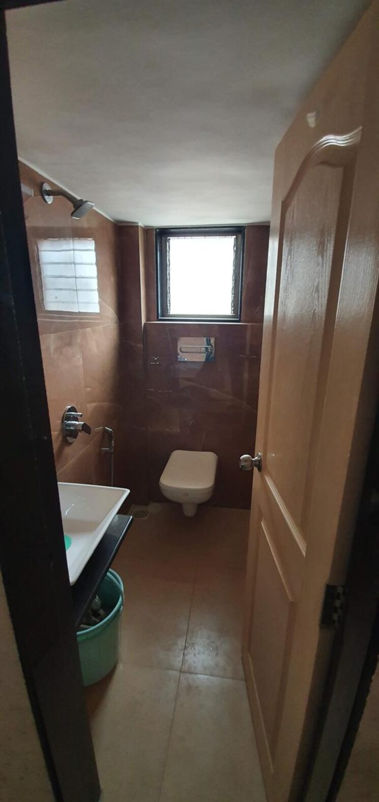 Bathroom, rishikesh-chs-khar 1 Bedroom 450 Sq.Ft. Apartment In Khar West Mumbai 7928081