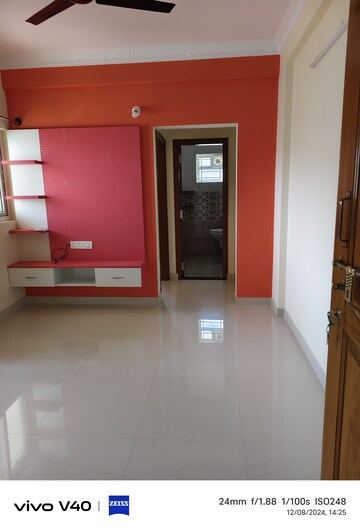 Room in 1 BHK Builder Floor at Halasuru – for Rent