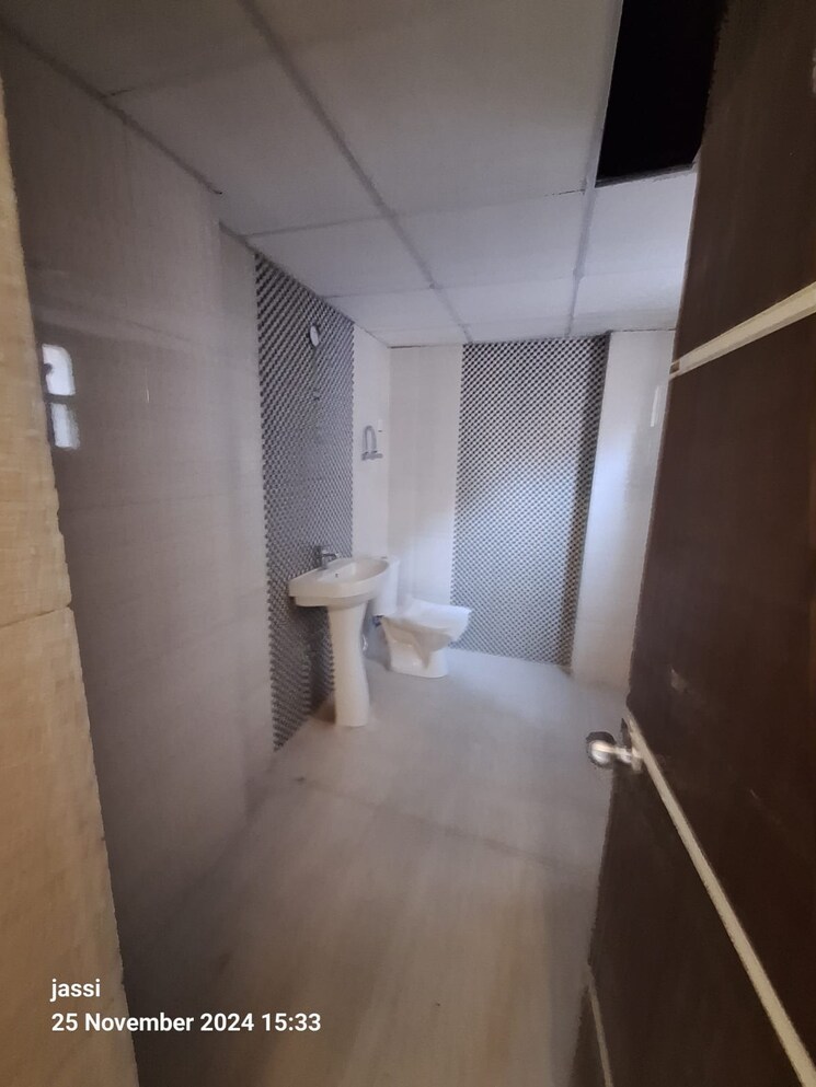 Bathroom, amrapali-golf-homes 3 Bedroom 1595 Sq.Ft. Apartment In Sector 4, Greater Noida Greater Noida 7928146