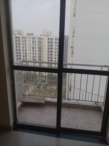 Room in 2 BHK Apartment at Suncity Essel Tower, Sector 28 – for Rent