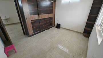 Room in 3 BHK Apartment at Lakshmi Cadillac, Kondapur – for Rent