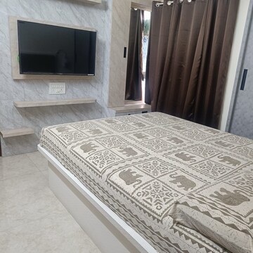 Bedroom in 2 BHK Apartment at Hiranandani Estate – for Rent