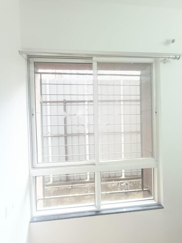 Room in 2 BHK Apartment at VTP Leonara, Mahalunge – for Rent