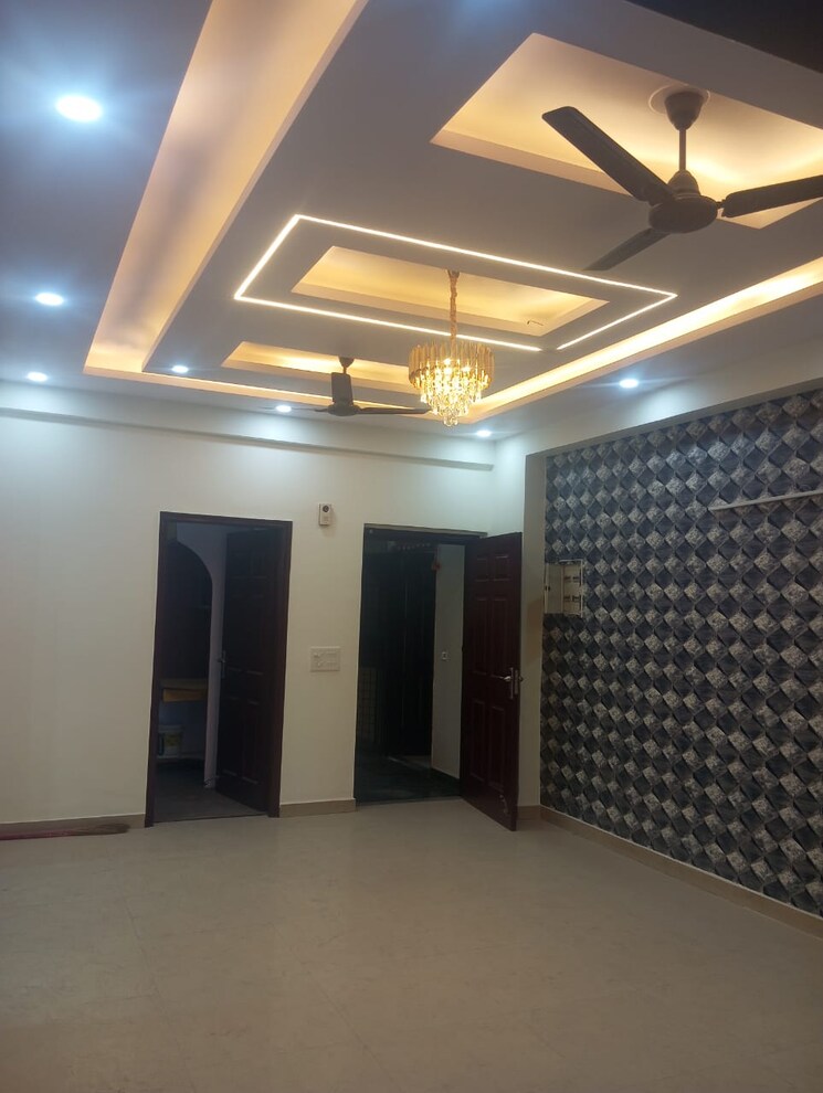 Bedroom, gagan vihar 4 Bedroom 200 Sq.Yd. Builder Floor In Gagan Vihar Delhi 7928369