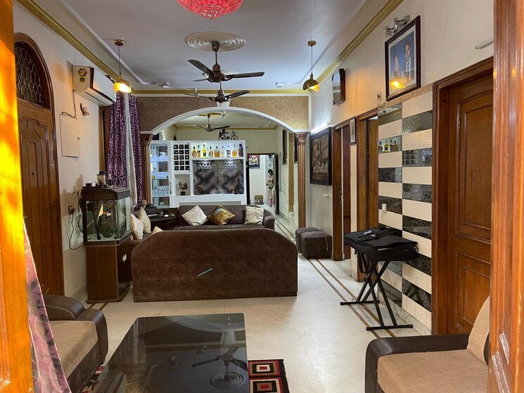 Living Room, gagan vihar 4 Bedroom 200 Sq.Yd. Builder Floor In Gagan Vihar Delhi 7928369