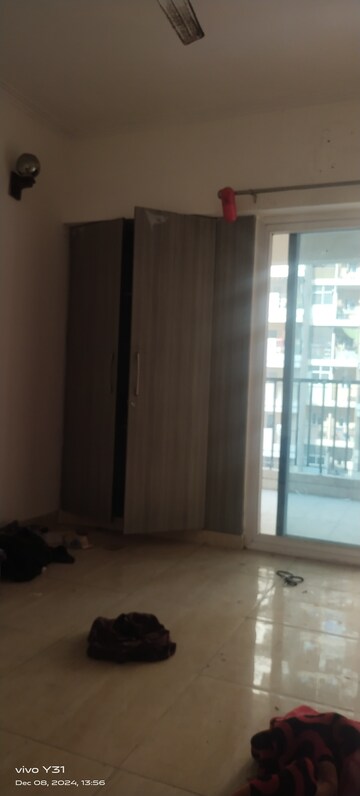 Room in 3 BHK Apartment at Gaur City 2 - 14th Avenue, Sector 16c Greater Noida – for Rent