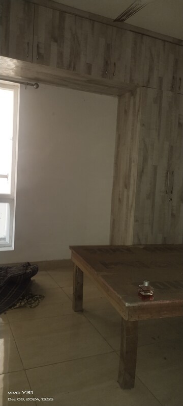 Room in 3 BHK Apartment at Gaur City 2 - 14th Avenue, Sector 16c Greater Noida – for Rent