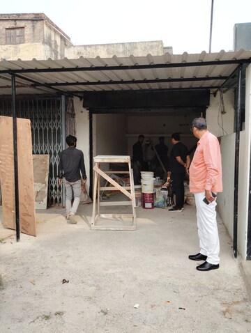  Shop For Rent in Aliganj