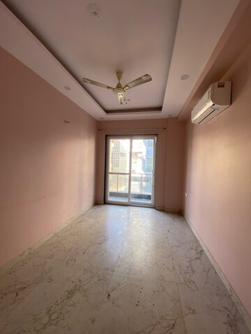 Building Lobby in 2 BHK Builder Floor at Ansal Plaza Gurgaon, Palam Vihar – for Rent
