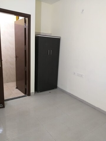 Room in 3 BHK Apartment at Dera Bassi – for Rent