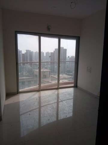 Room in 1 BHK Apartment at Lotus Lotus Link Square, Malad West – for Rent