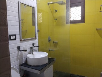 Bathroom in 3 BHK Apartment at Parsvnath Prestige, Sector 93a – for Rent