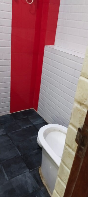 Bathroom in 3 BHK Apartment at Parsvnath Prestige, Sector 93a – for Rent