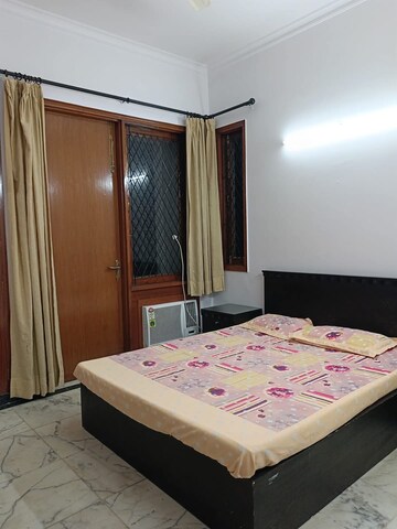 Bedroom in 3 BHK Builder Floor at Sector 9 – for Rent